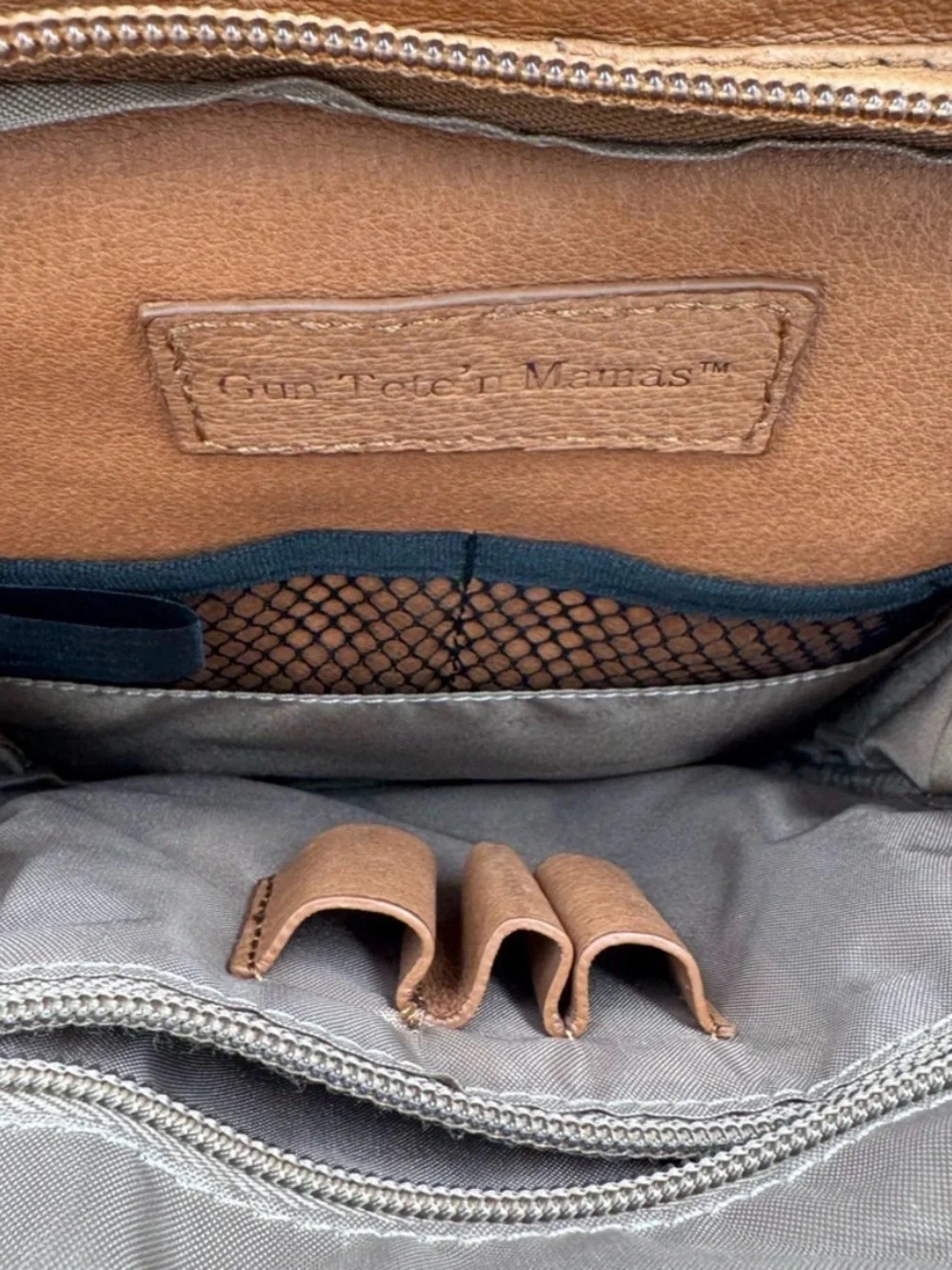 Unisex Gun Tote'n Mamas Concealed Carry Raven Shoulder Pouch, Tan